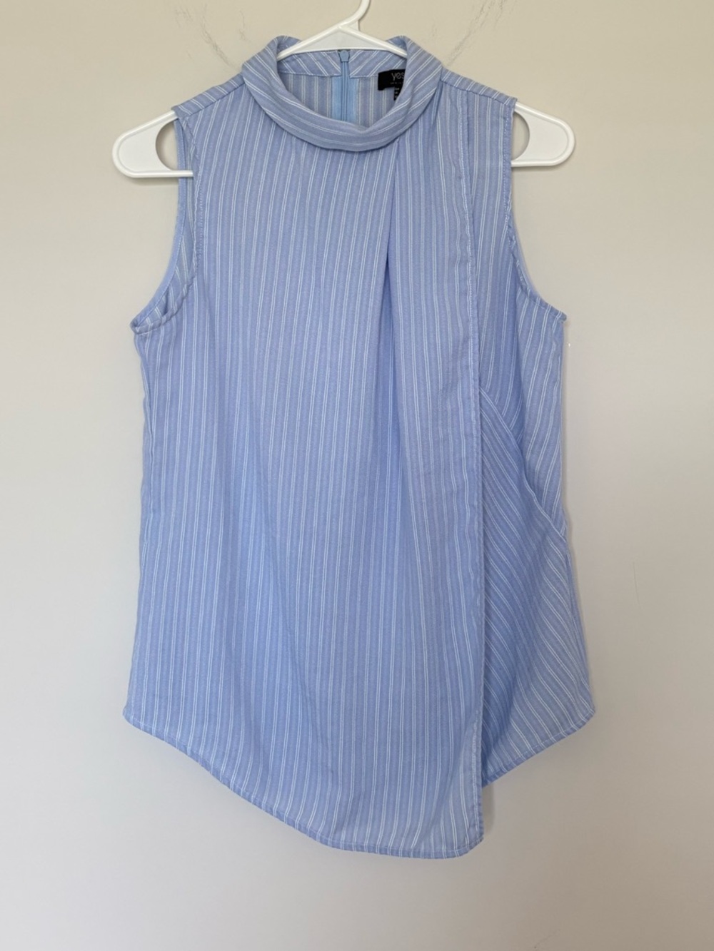 YEST Pinstripe Blue Sleeveless striped Collared blouse women's size 6